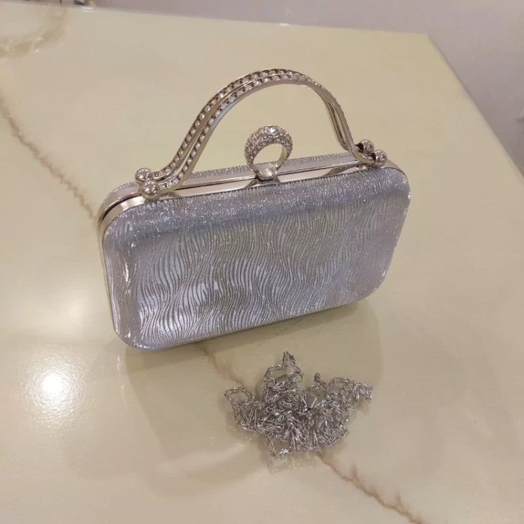 کیف مجلسی موجدار نقره ای دسته دار و بند زنجیری